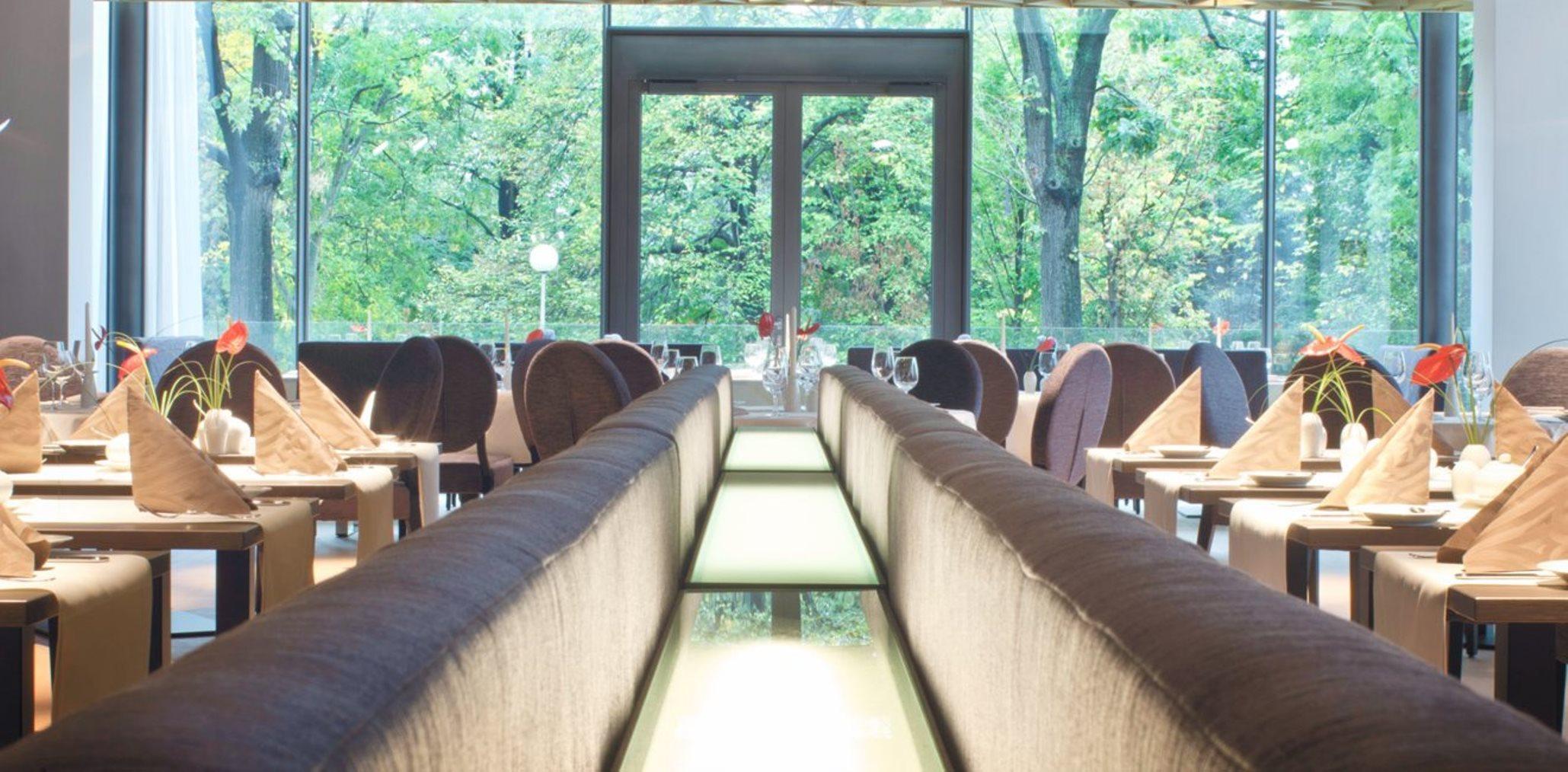 Radisson Blu Park Royal Palace