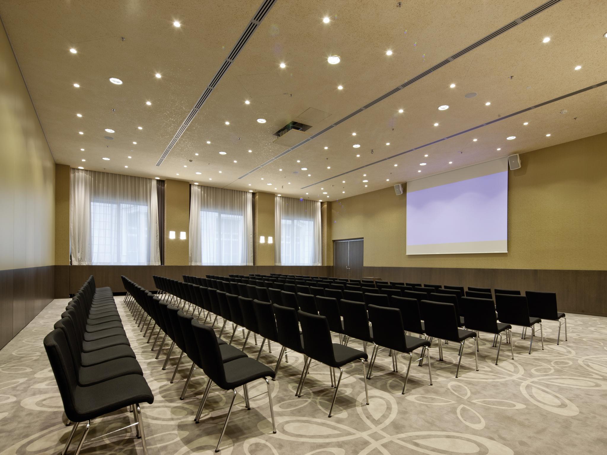 Hotel Radisson Blu Park Royal Palace 4*