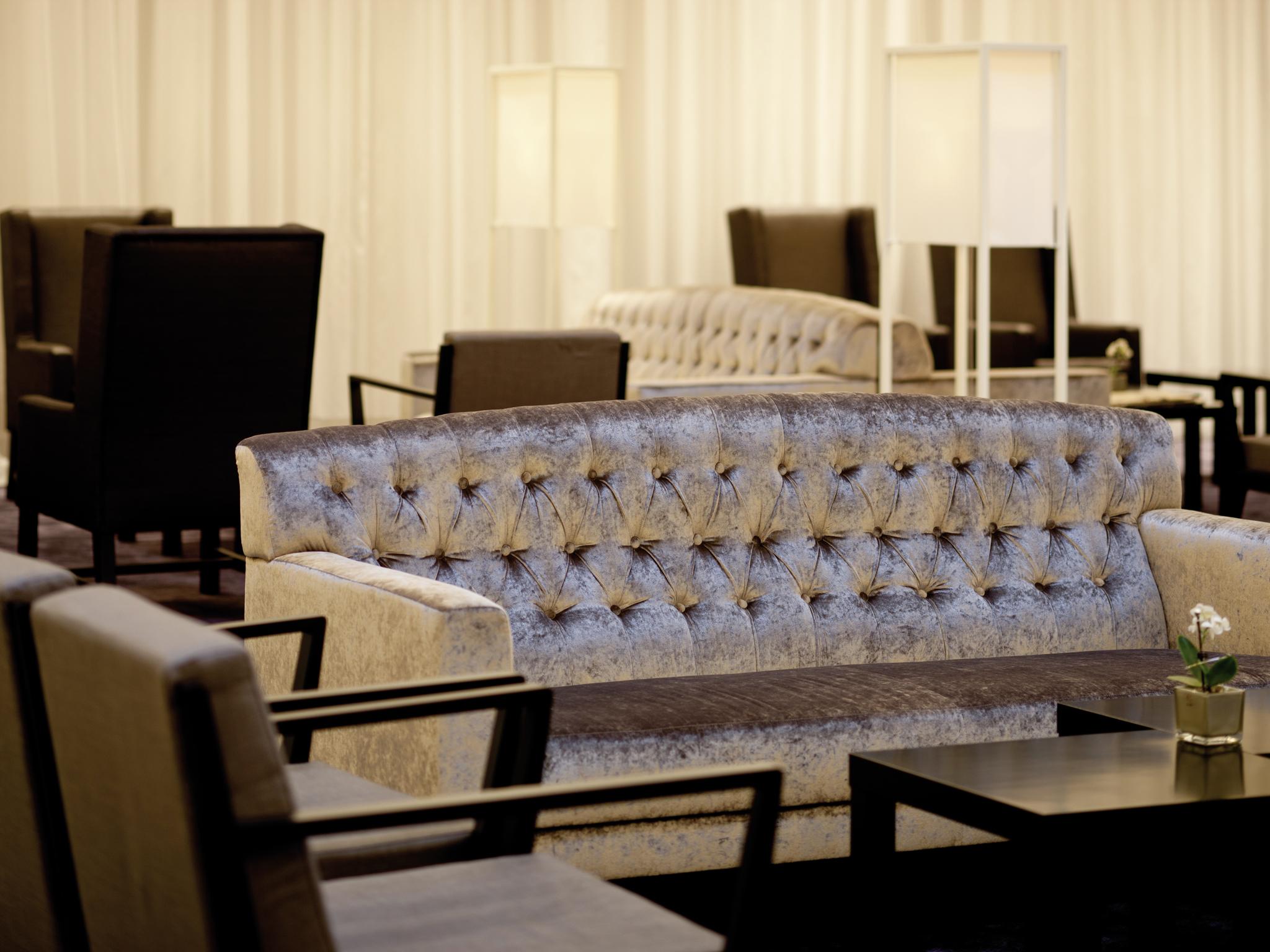 Radisson Blu Park Royal Palace