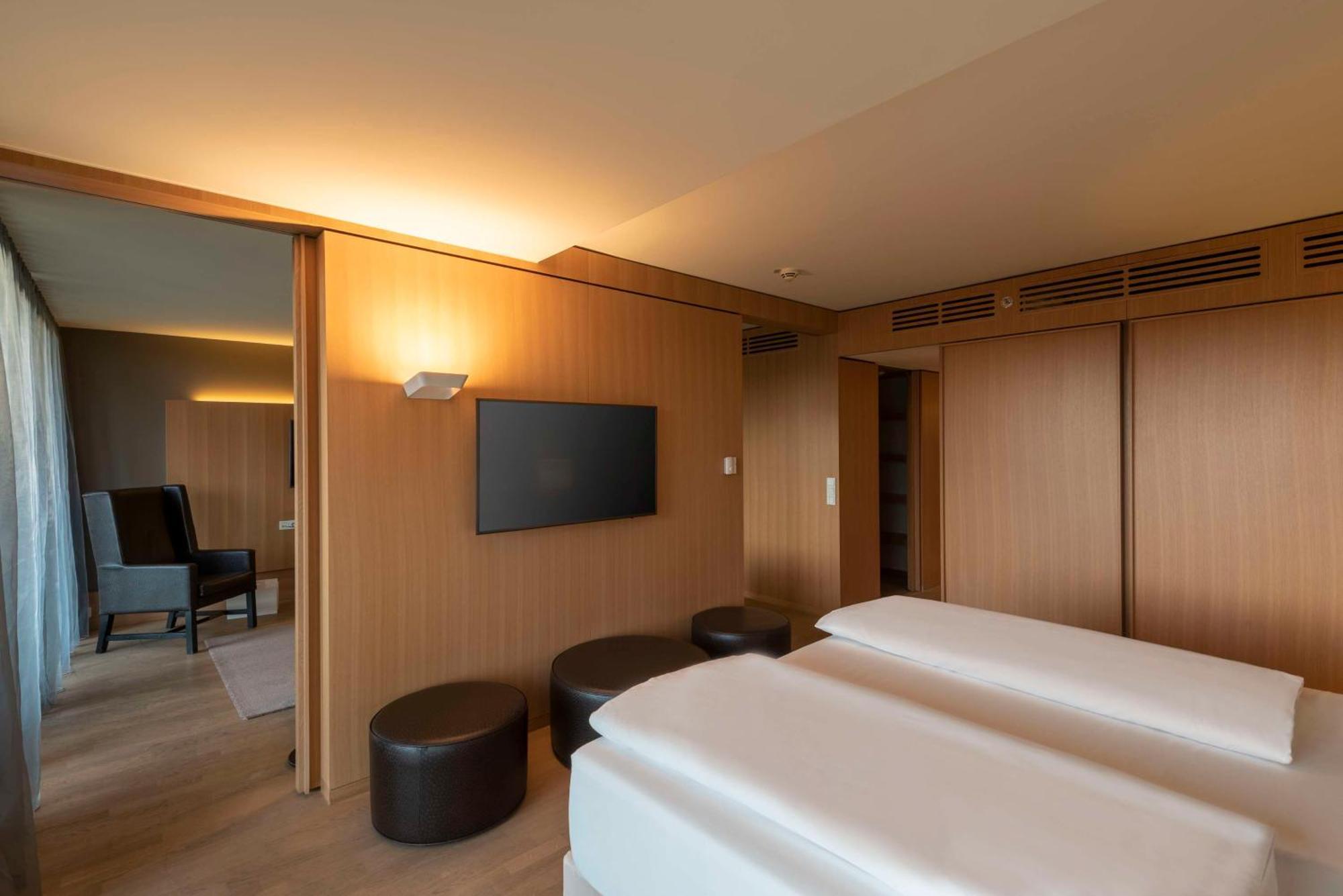 Radisson Blu Park Royal Palace 4*