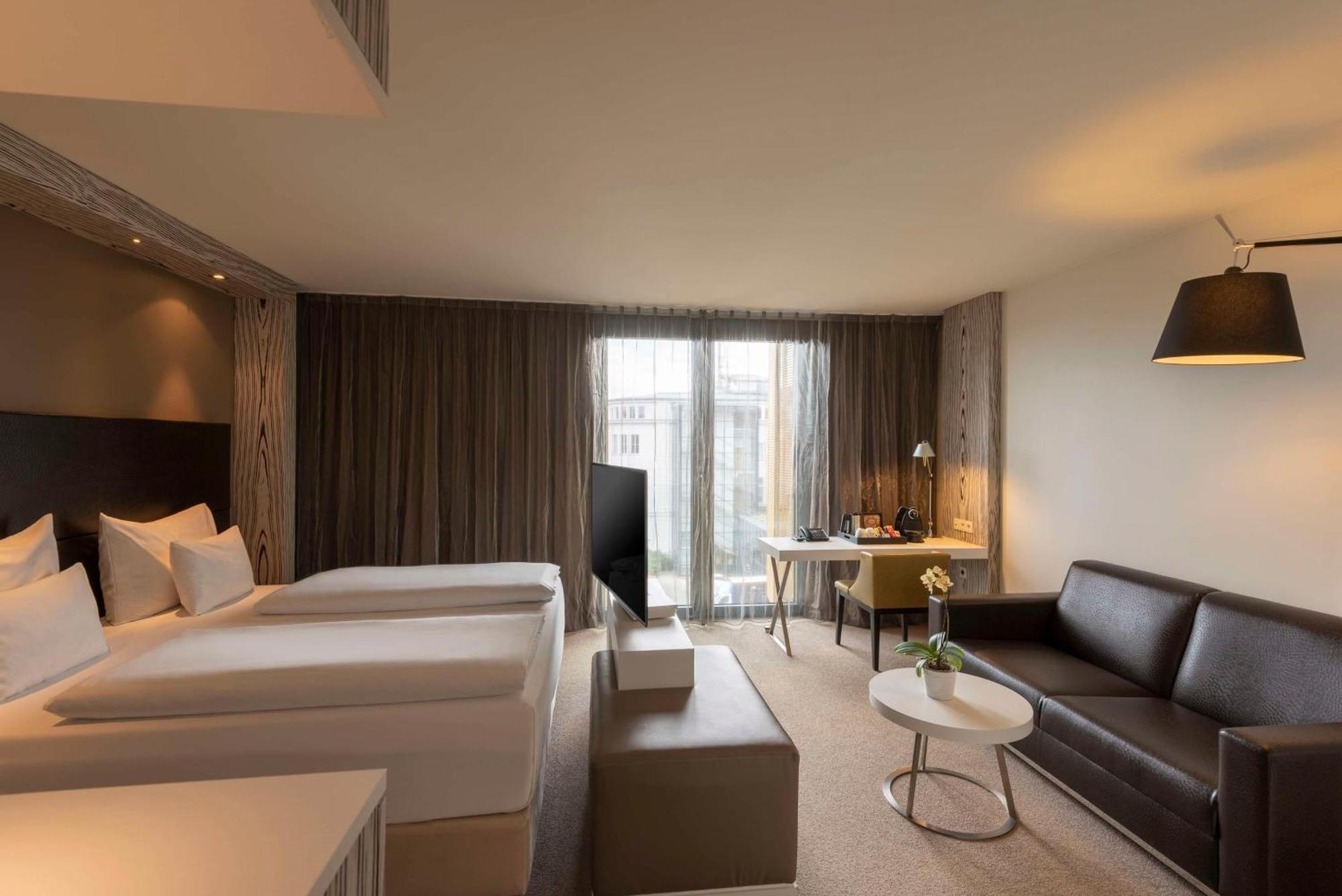 Radisson Blu Park Royal Palace