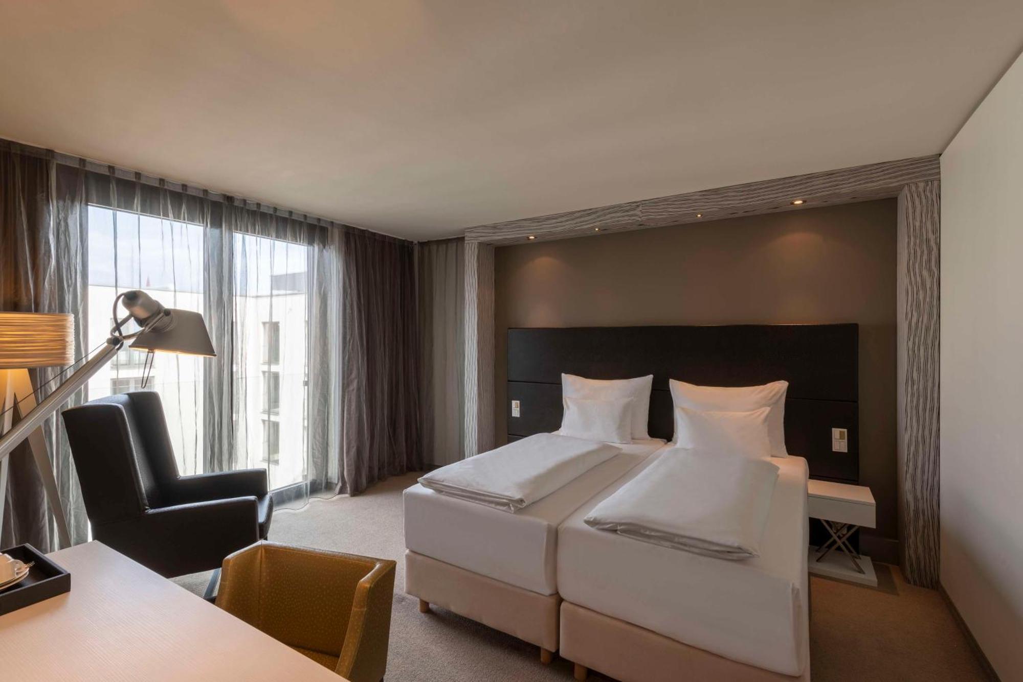 Radisson Blu Park Royal Palace 4*