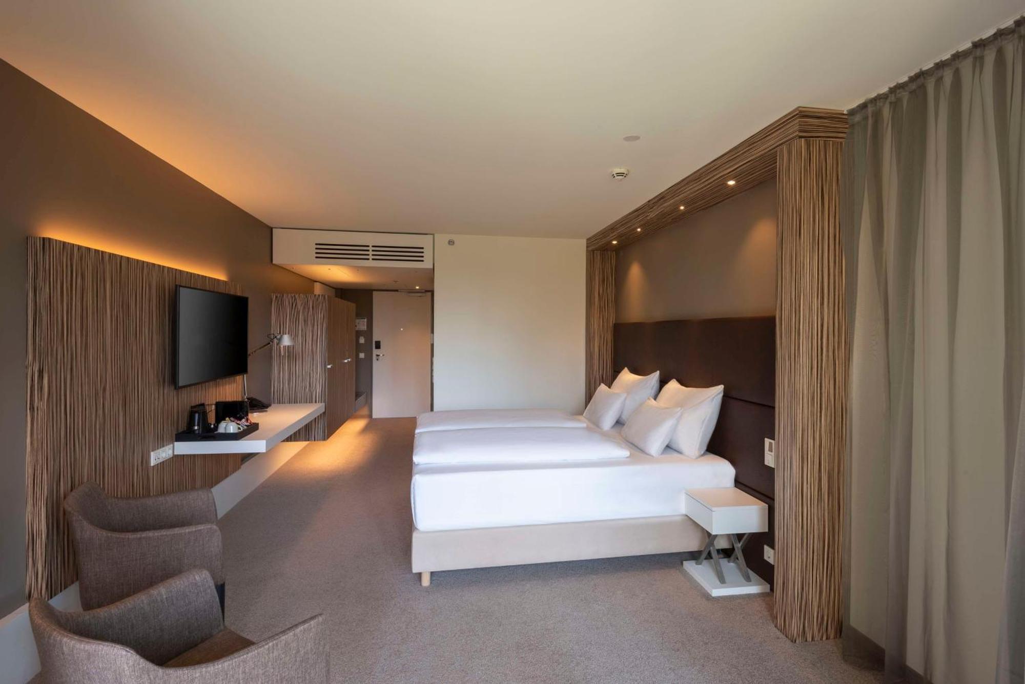 Radisson Blu Park Royal Palace