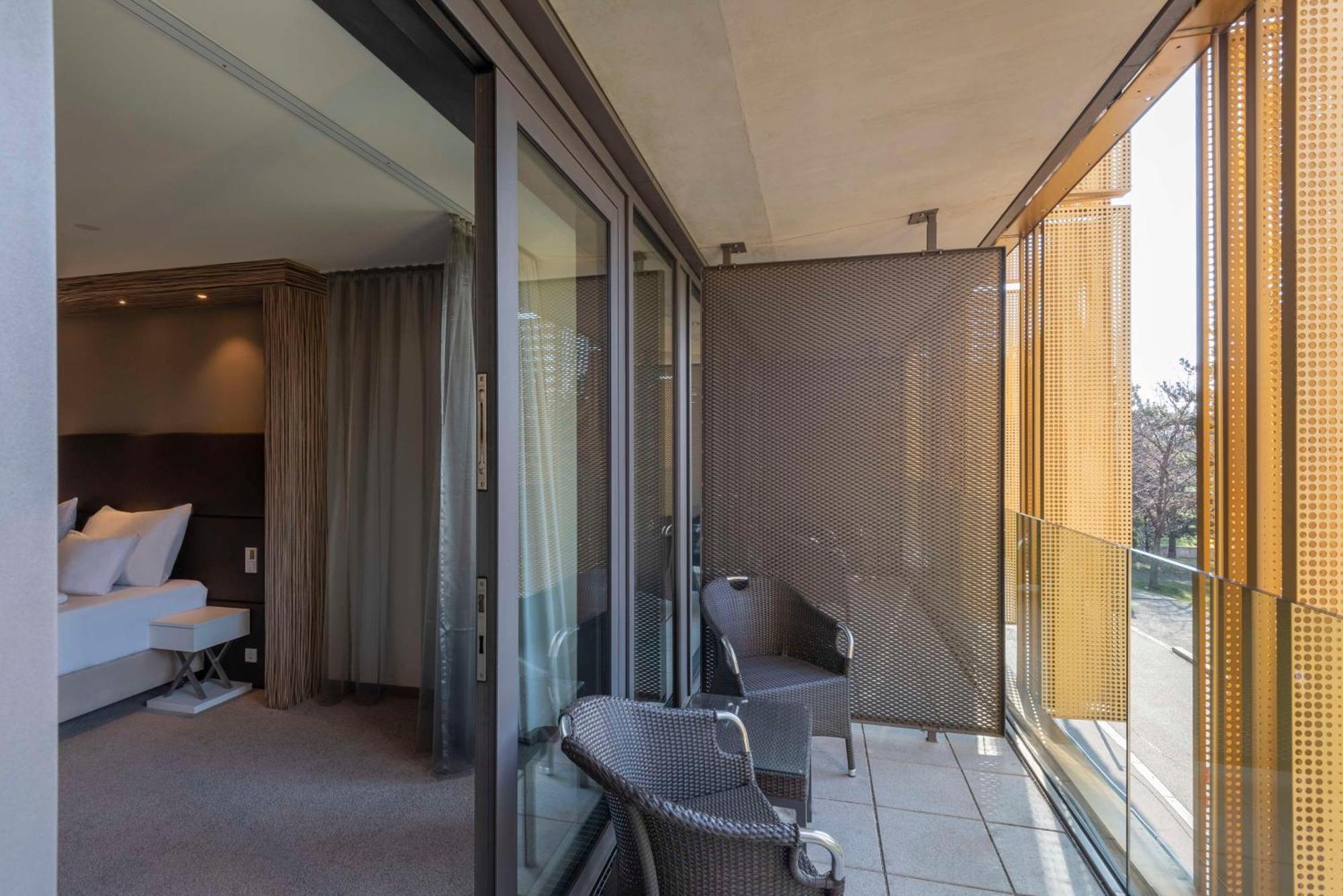 Radisson Blu Park Royal Palace