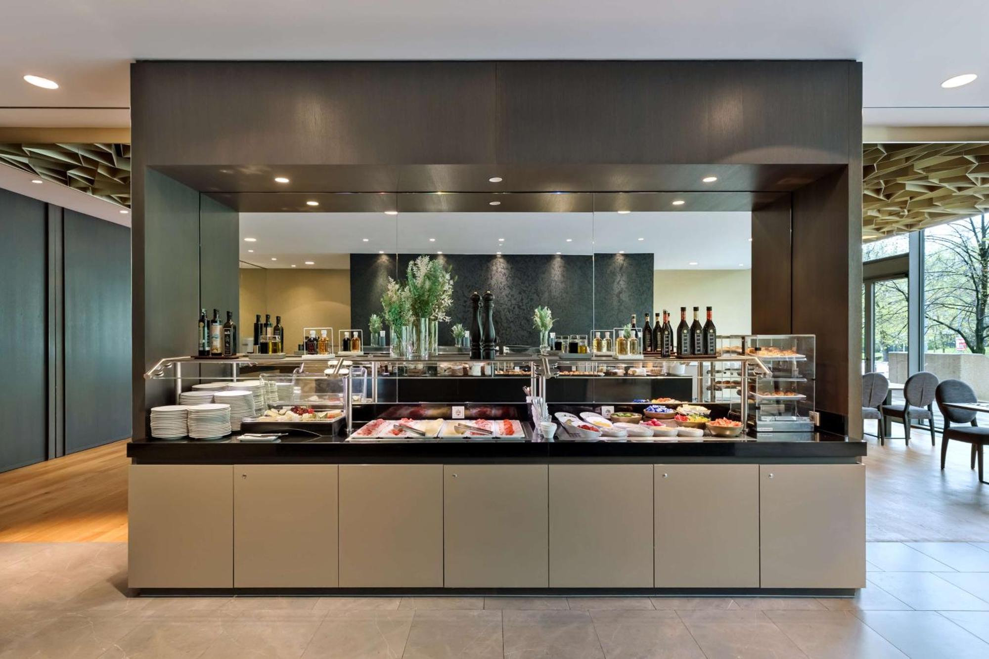 Radisson Blu Park Royal Palace 4*