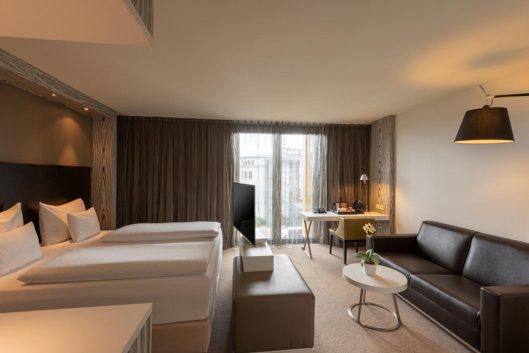 Radisson Blu Park Royal Palace 4*