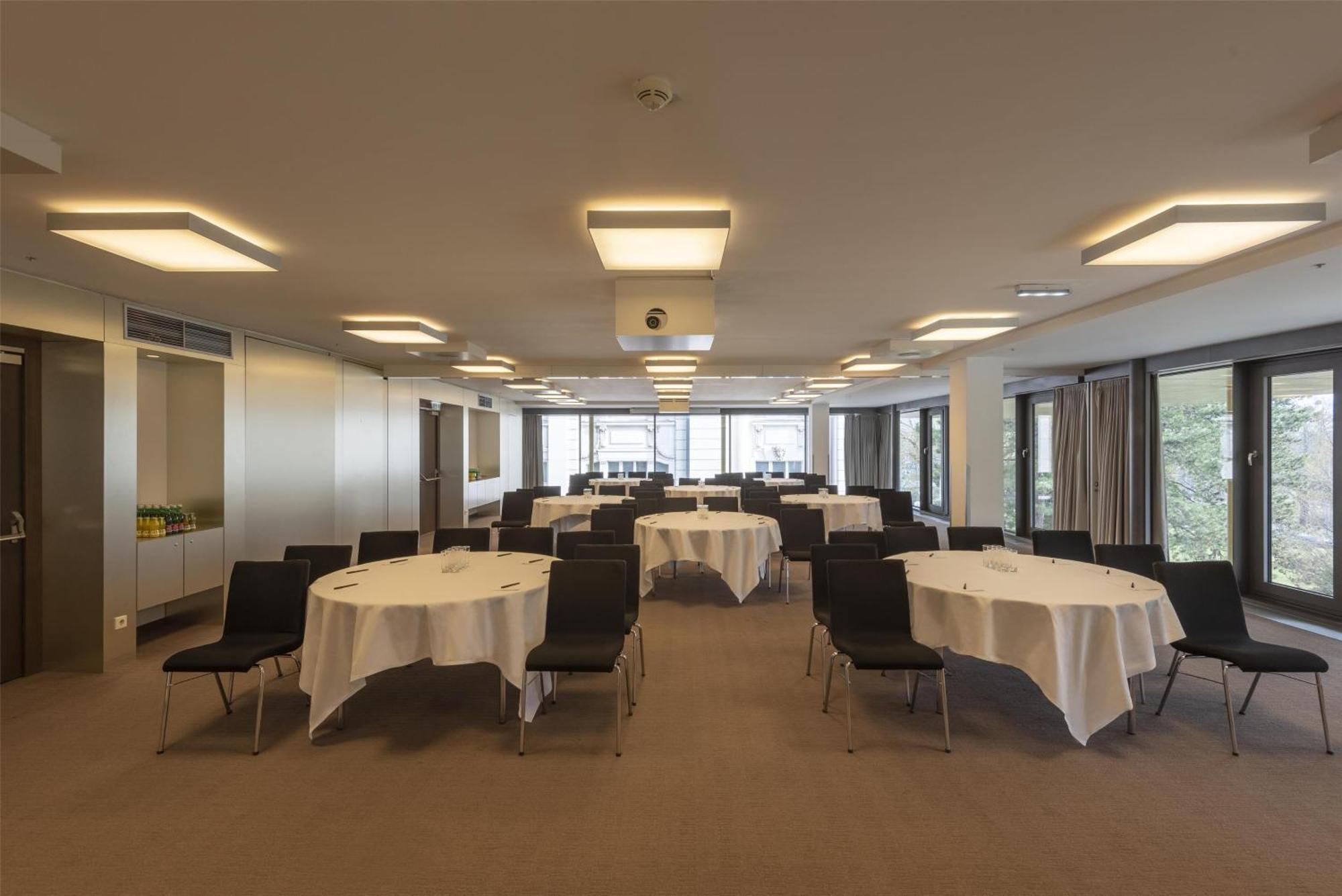 Radisson Blu Park Royal Palace Hotel
